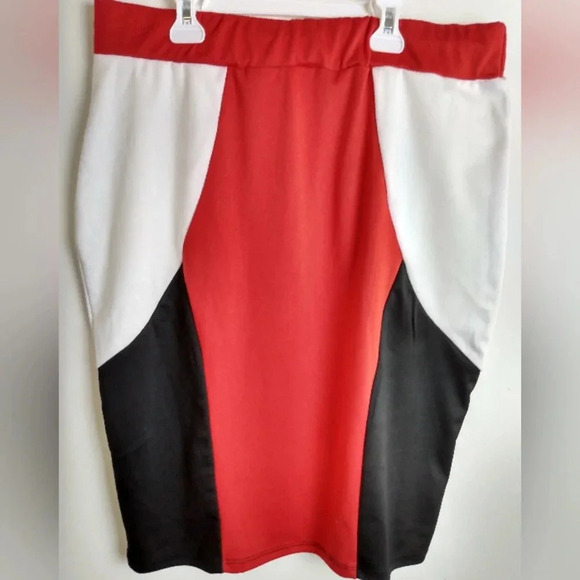 Women's Skirt Red Black White Two Sided Versatile Bottom Size 1X - Picture 2 of 5